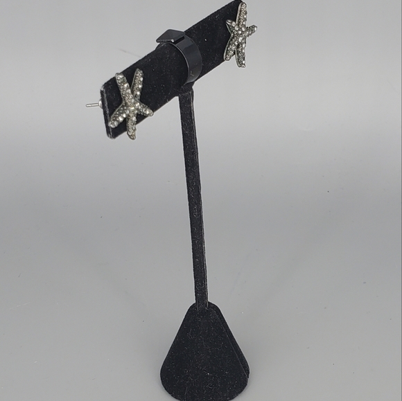 Guess Gunmetal Figaro Chain, Starfish Earrings and Pyrimad Earring Cuff Set - Picture 6 of 14